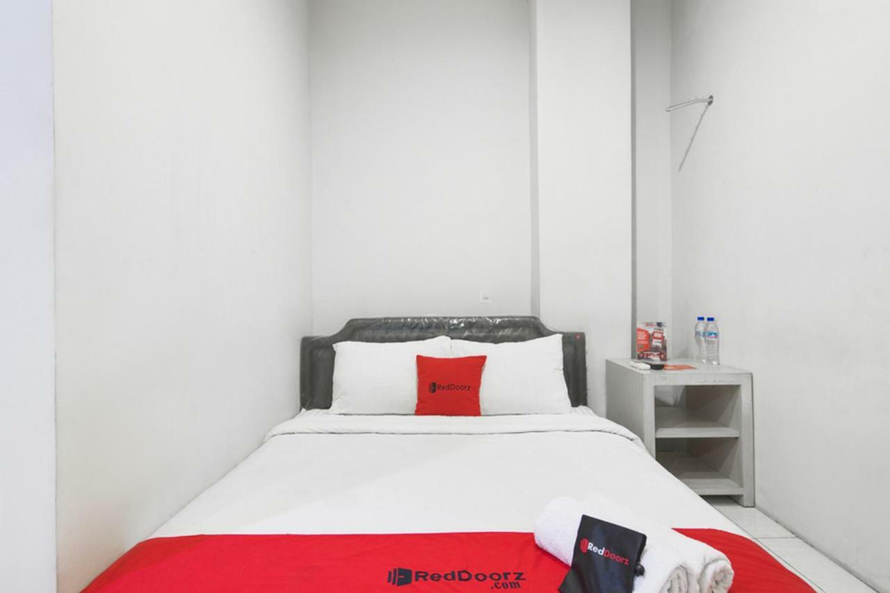 Reddoorz At Siwalankerto Surabaya Hotel Екстериор снимка